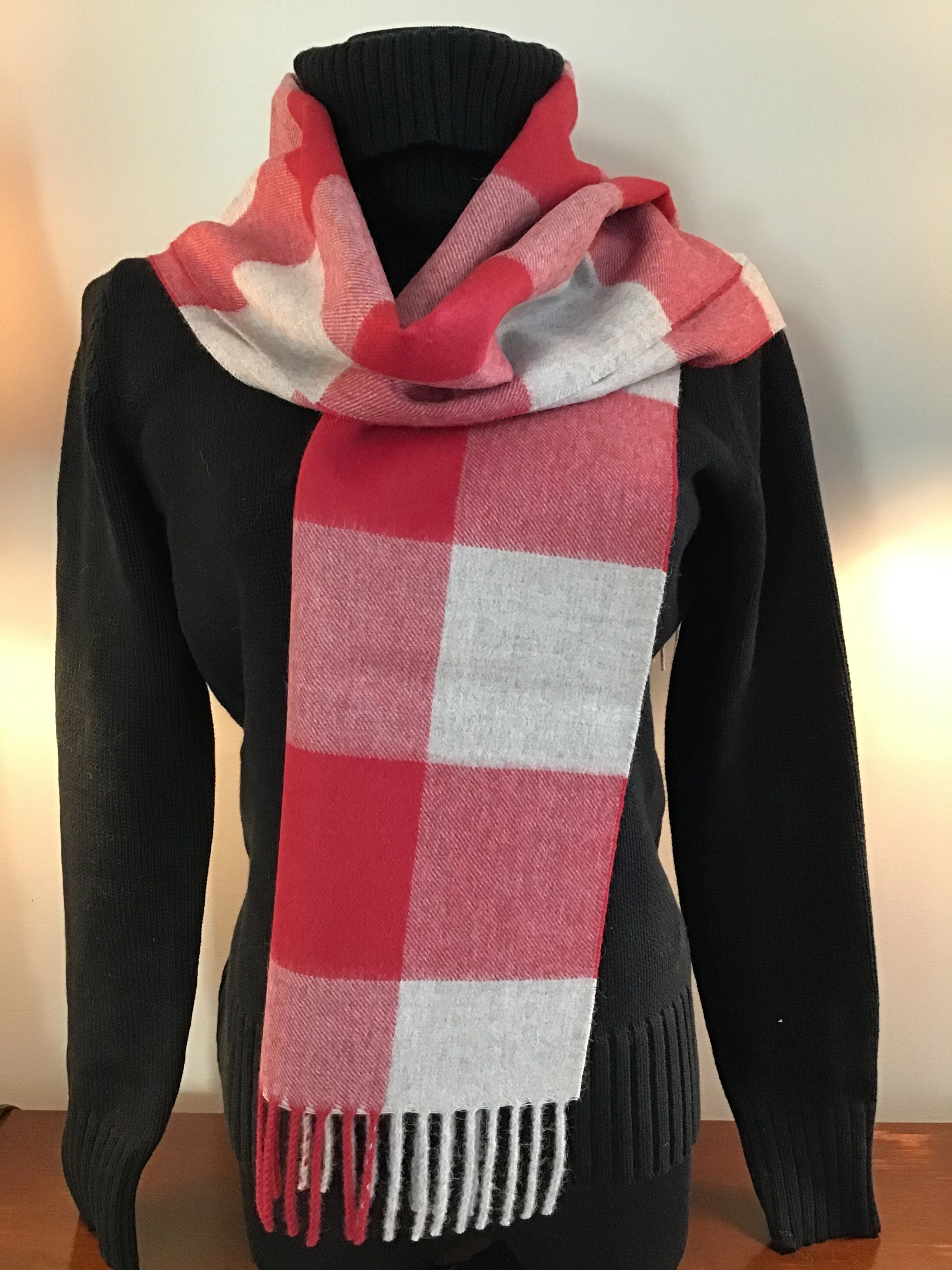Cozy Cloud: Pure Alpaca Scarf, Supreme Softness. Wrap Yourself in Luxury.