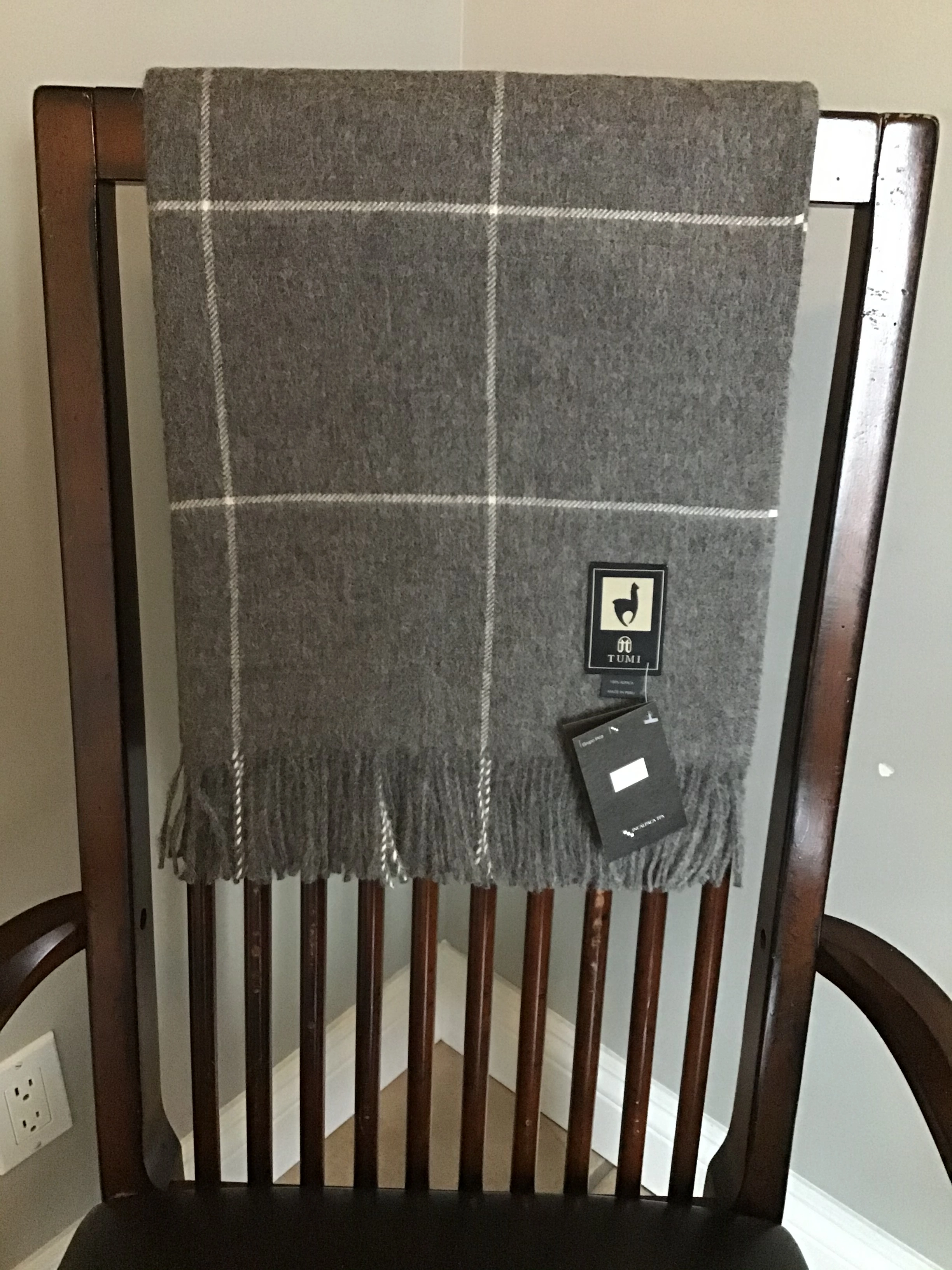 Luxuriously Soft Alpaca Throw - Wrap Yourself in Cozy Comfort.