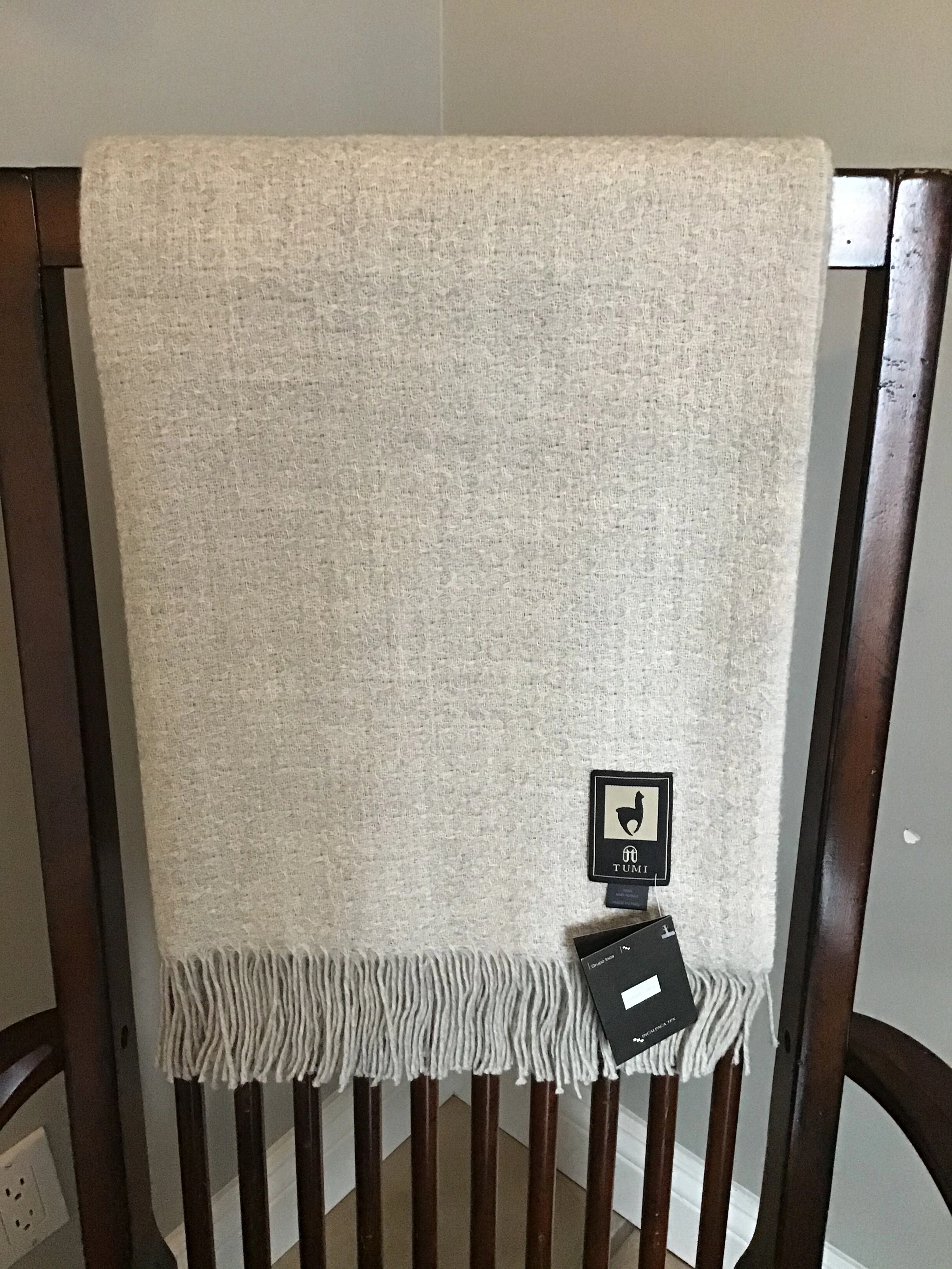 Cozy Cloud Alpaca Throw: Luxurious Warmth for Ultimate Comfort & Style.